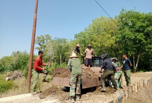 Kerjasama Satgas dan Warga Jalankan TMMD, Proyek Jalan Desa Dikebut