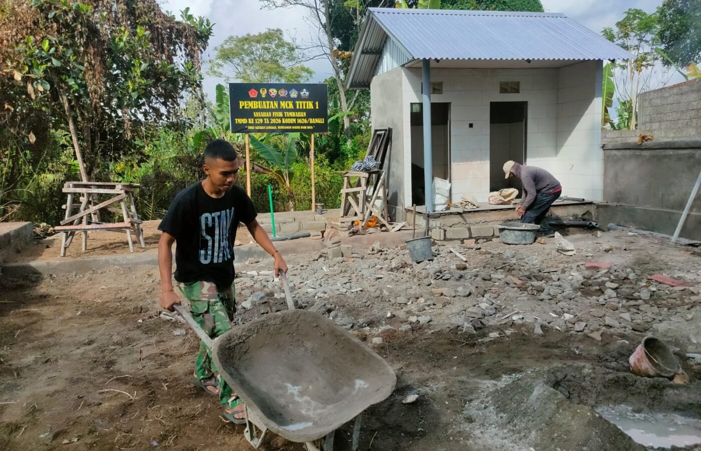 Dukungan Satgas TMMD Kodim 1626/Bangli untuk Pembangunan Sanitasi di Sekardadi