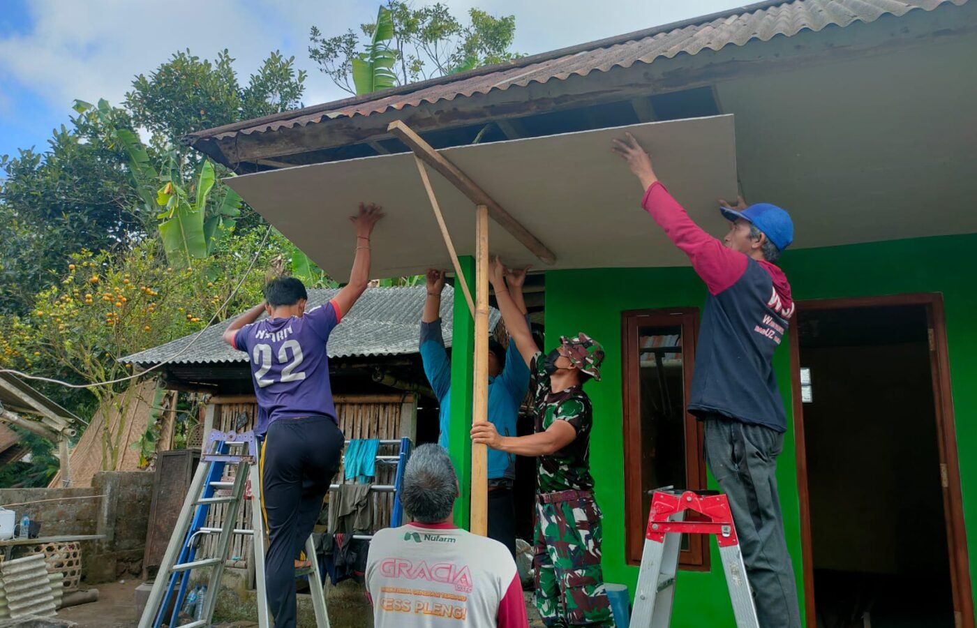 Rehabilitasi Rumah Wayan Pasta, Satgas TMMD Ke-129 Tingkatkan Hunian Warga