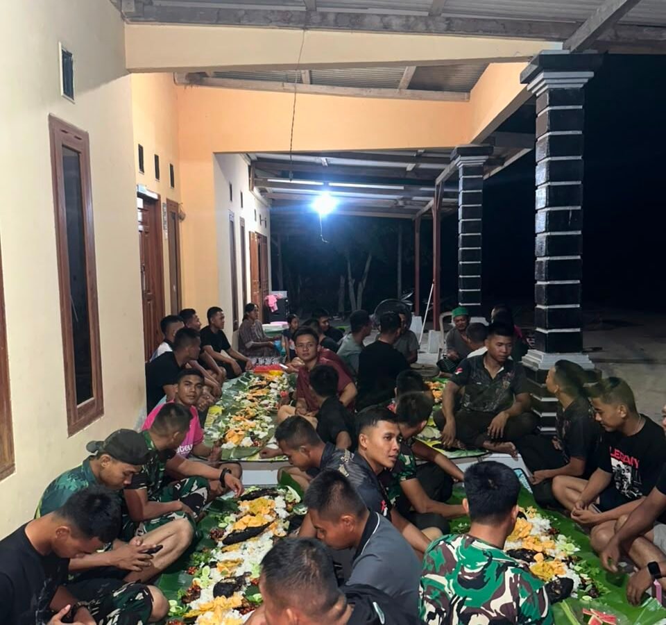 Kegiatan Mempererat Ikatan TNI dan Masyarakat di Deniang