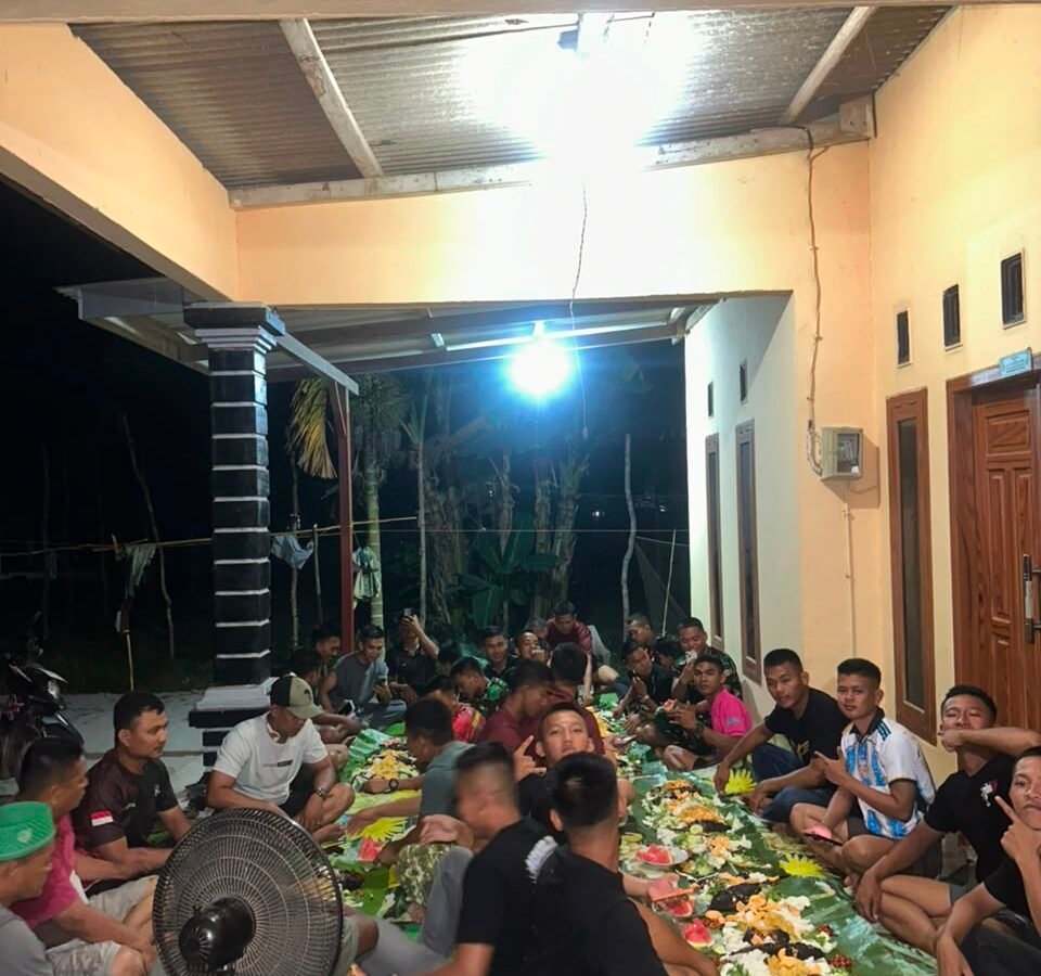 Kebersamaan Satgas TMMD Ke-129 dan Warga di Deniang