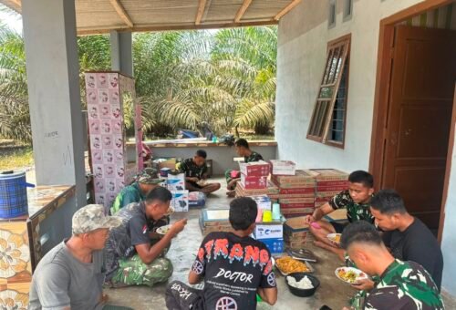 Kedekatan TNI dan Masyarakat Terjalin dalam Makan Siang Satgas TMMD 129
