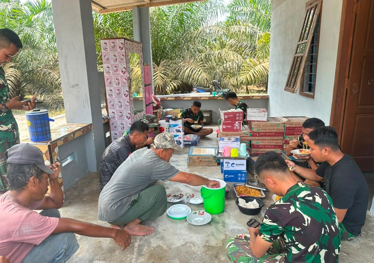 Membangun Keharmonisan, Satgas TMMD 129 Kodim Bangka Dekatkan Diri dengan Warga Deniang
