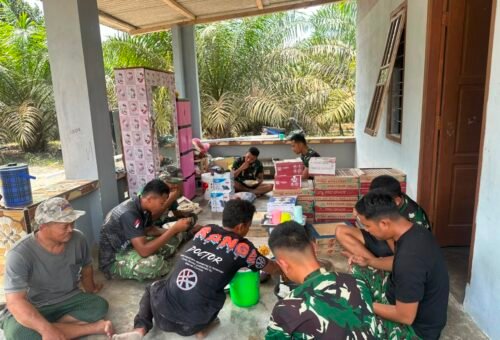 Kedekatan Satgas TMMD 129 Kodim Bangka dengan Masyarakat Melalui Makan Siang Bersama