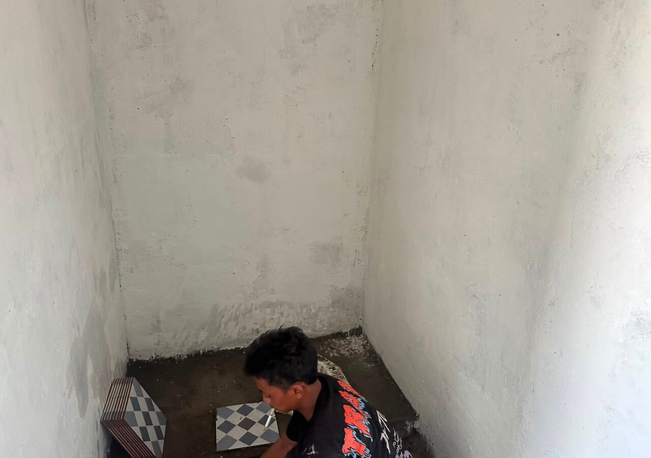 Revitalisasi Kamar Mandi Ibu Rodiah oleh Satgas TMMD 129 Bangka Menuju Hunian Sehat
