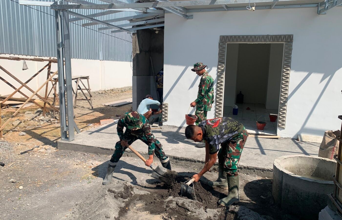 Dedikasi Satgas TMMD Kodim 0813/Bojonegoro dalam Pembangunan Fasilitas Publik di Kesongo