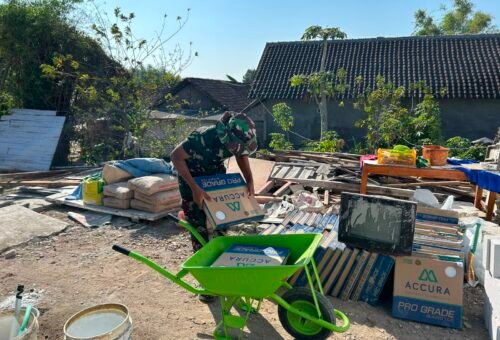 Persiapan Material Pembangunan RTLH Bapak Koko Margono oleh Satgas TMMD Kodim 0813/Bojonegoro