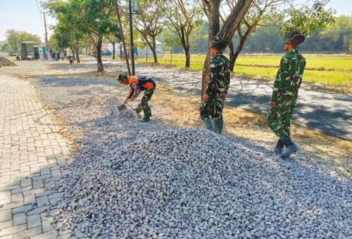 Sinergi TNI dan Masyarakat dalam Membangun Musala dan MCK TMMD Ke-129