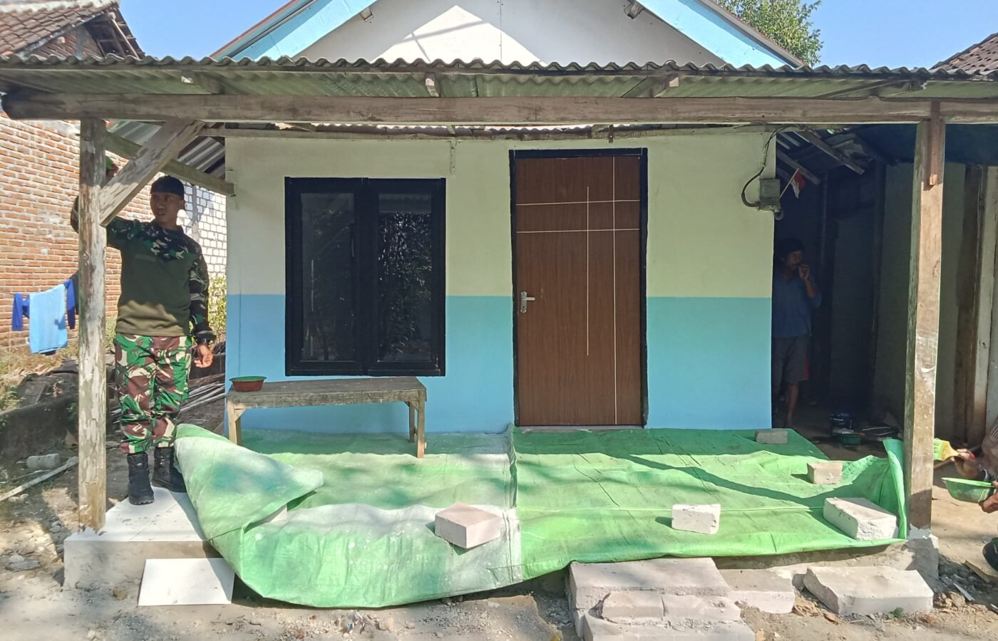 Penyelesaian Proyek RTLH Ibu Saelah oleh Satgas TMMD Kodim 0813/Bojonegoro