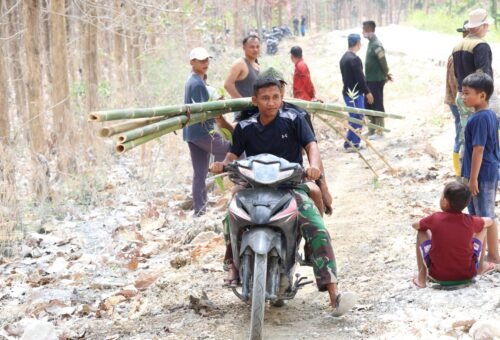 Kebersamaan Prajurit dan Warga Tlemang Menyambut Hari Kemerdekaan