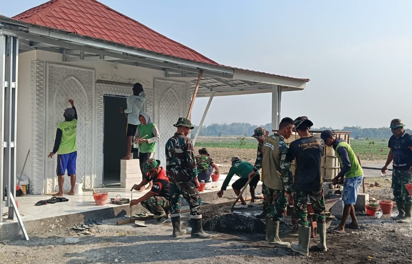 Sinergi TNI dan Komunitas Majukan Pembangunan Sarana Ibadah di Kesong