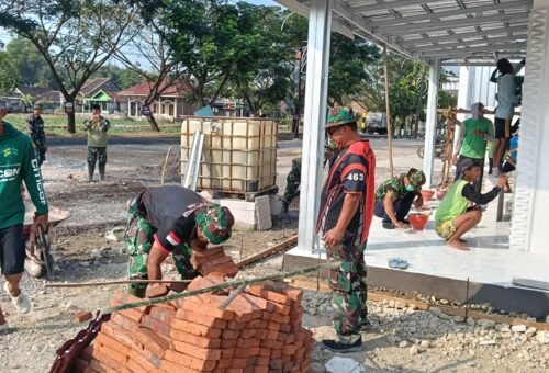 Kolaborasi TNI dan Warga dalam Pembangunan Musala dan MCK TMMD Ke-129