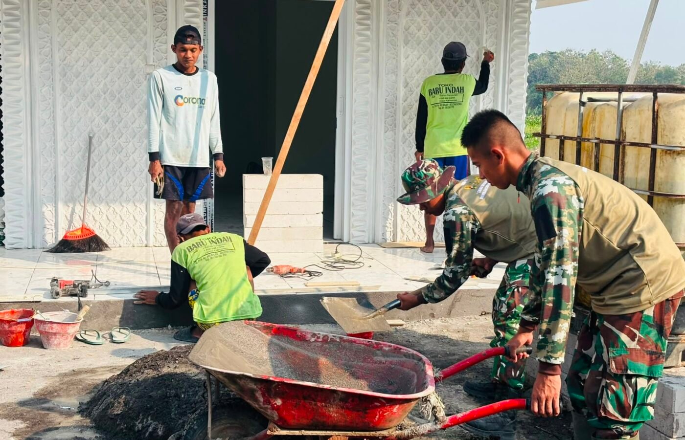 Fokus Utama Satgas TMMD: Pengecoran Teras Musala dan Toilet di Desa Kesongo