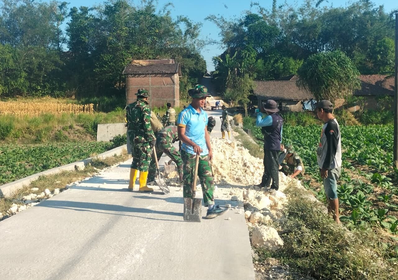 Peningkatan Infrastruktur Desa, Satgas TMMD Kodim 0813/Bojonegoro Fokus Pada Penimbunan Jalan