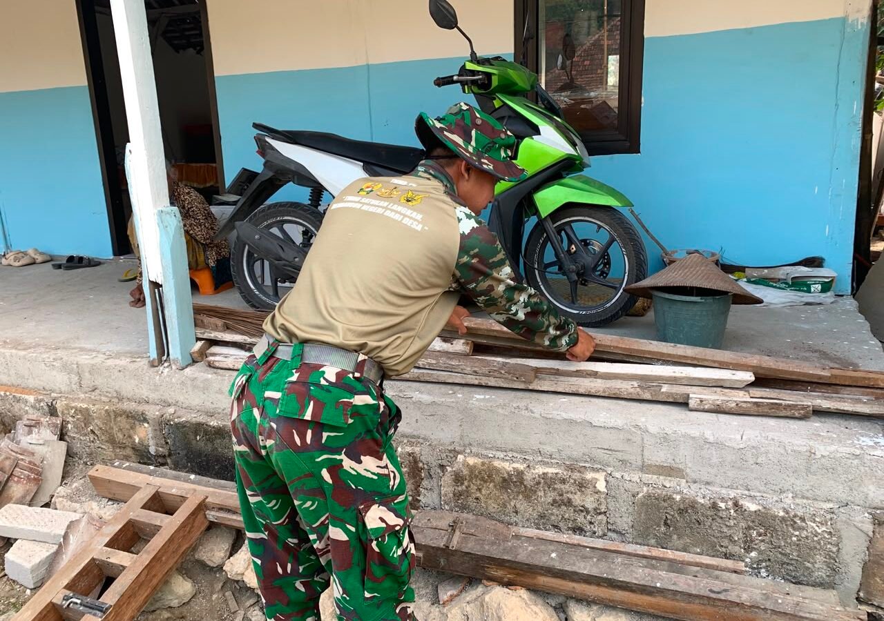 Upaya Satgas TMMD Kodim 0813/Bojonegoro dalam Menjaga Kebersihan Area Kerja