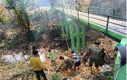 Kolaborasi TNI dan Masyarakat di Jembatan Brang Etan