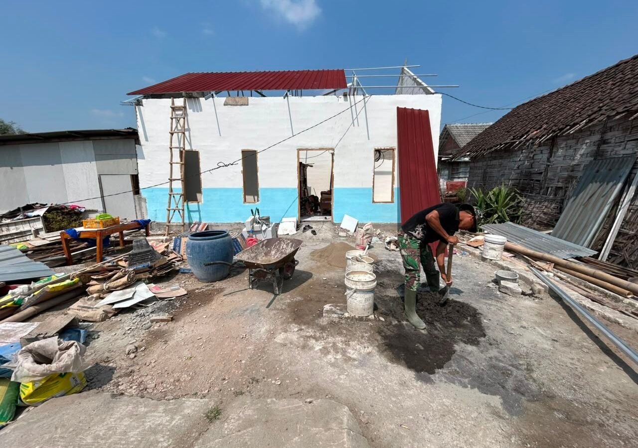 Pembangunan RTLH Bapak Koko Margono Mencapai Akhir, Dinding Dicat dan Atap Dipasang Seng