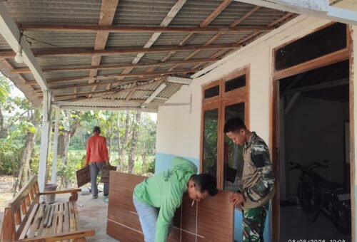 Proses Akhir RTLH Ibu Jasmiati, Satgas TMMD Sibuk Pemasangan Pintu dan Pengecatan