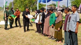 Bantuan Sembako BPR Bojonegoro untuk Desa Kesongo dalam TMMD 129