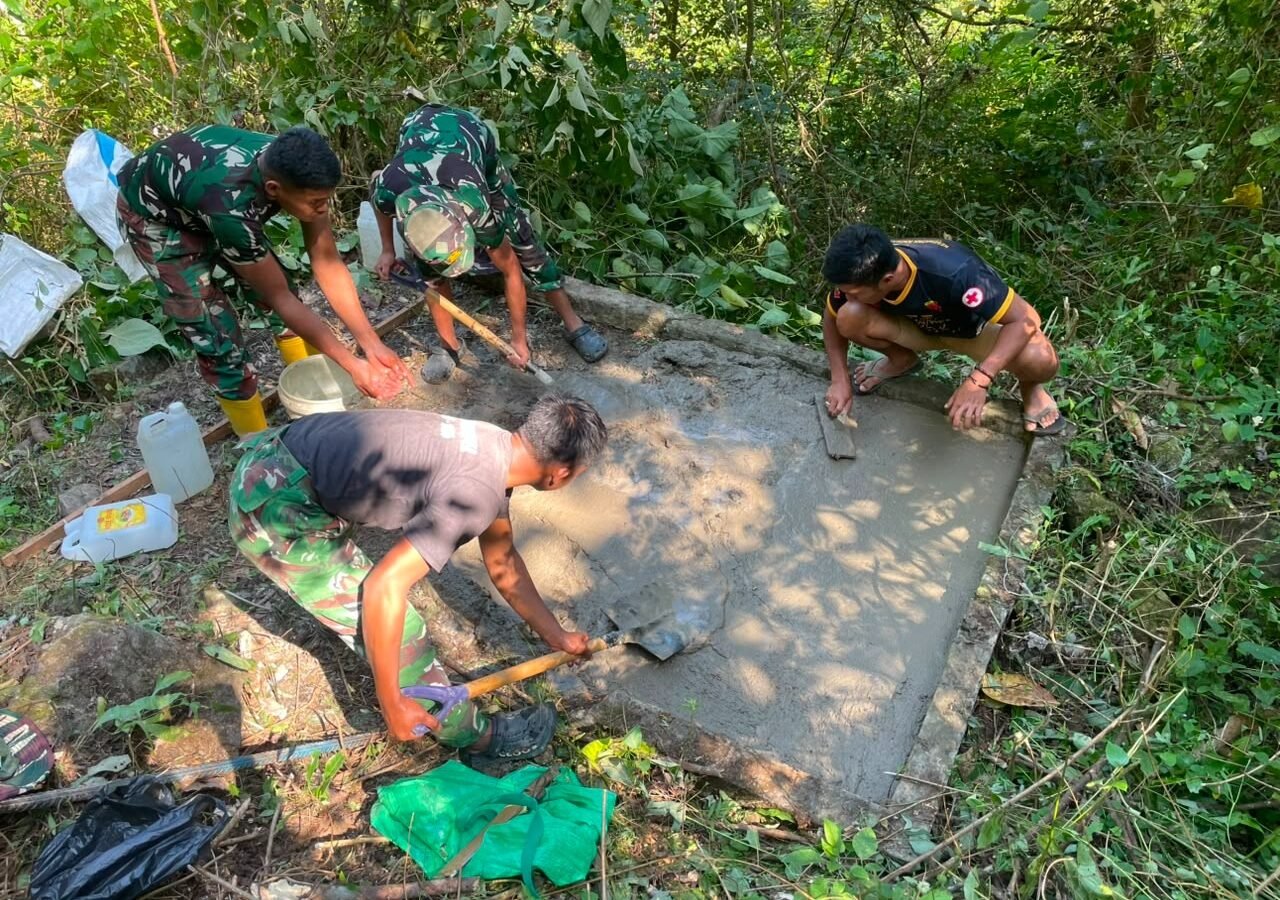 Pembangunan Dudukan Tandon Air oleh Satgas TMMD Kodim 1407/Bone di Desa Pattuku