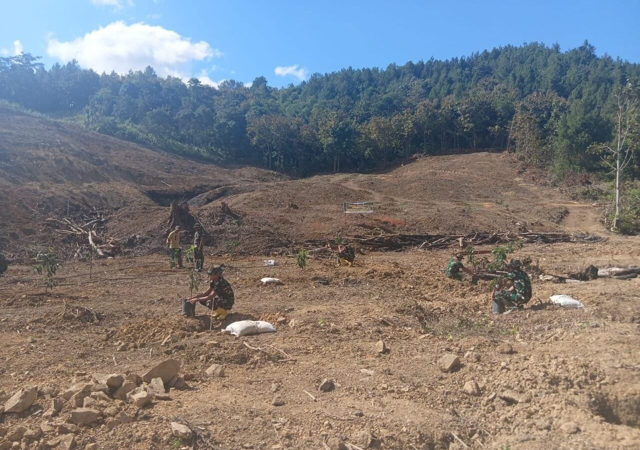 Program Penghijauan Satgas TMMD Ke-129 di Desa Langi