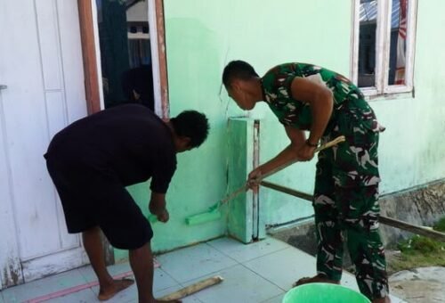 Satgas TMMD Berpartisipasi dalam Pengecatan Puskesmas di Polewali
