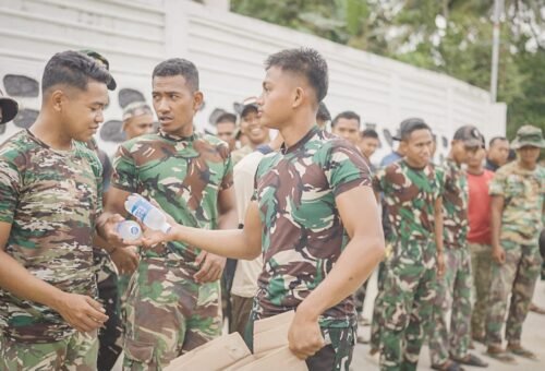 Satgas TMMD Ke-129: Pembagian Minuman untuk Dukungan Kebugaran Anggota