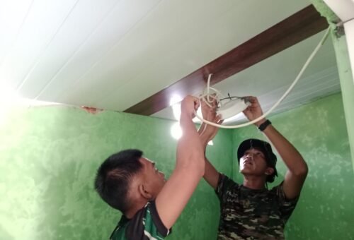 Peningkatan Fasilitas Umum di Mushola Nuruzzaman oleh TMMD Ke-129 Kodim 0410/KBL