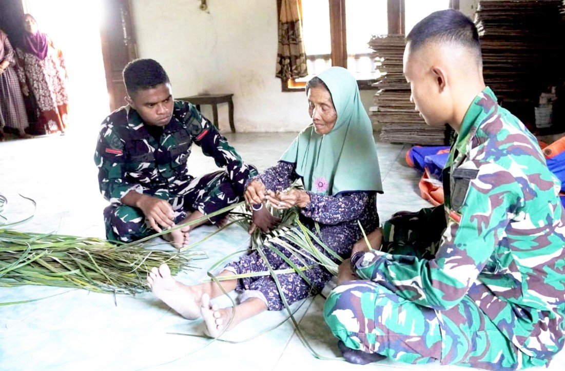 Kemanunggalan dalam Kebersamaan: Satgas TMMD 129 Bojonegoro dan Tradisi Janur di Kesongo