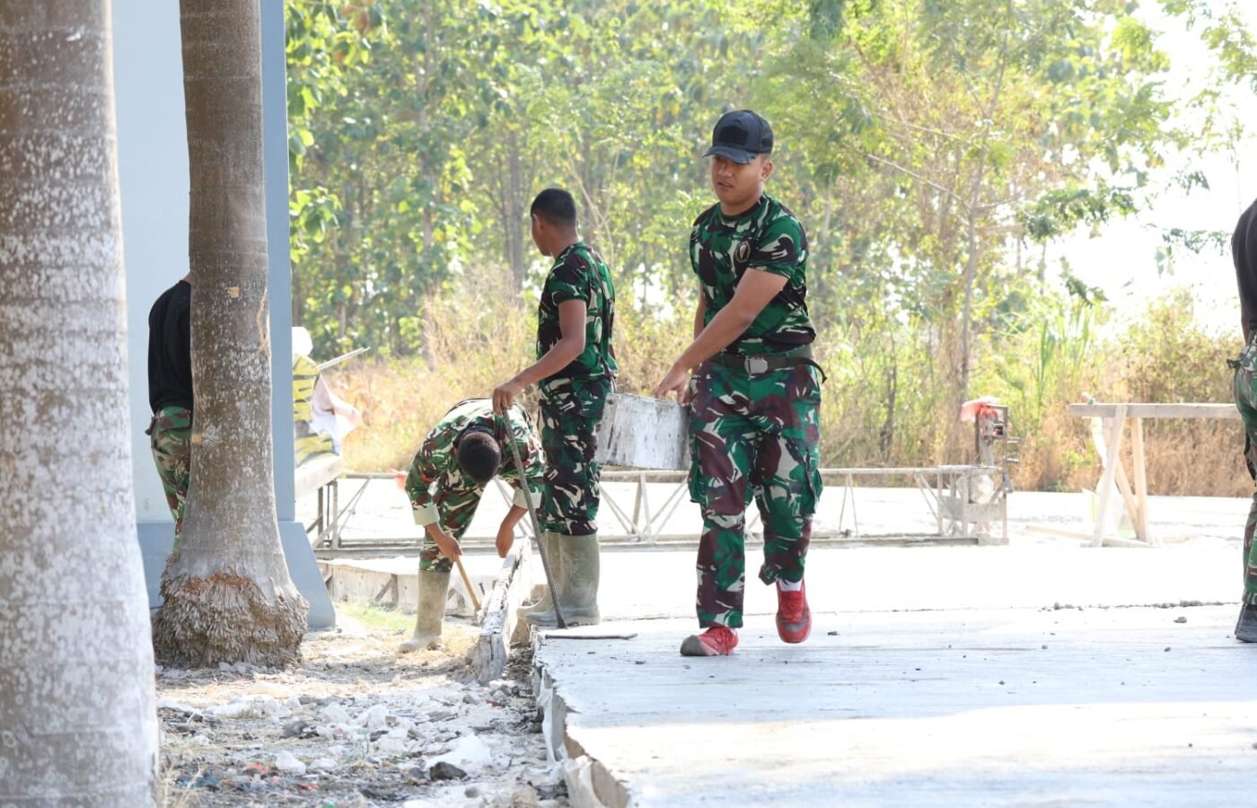 Kebahagiaan Warga Tlemang Usai Pelepasan Bekesting Jalan TMMD