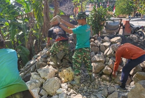 Sinergi TNI dan Masyarakat Kunci Keberhasilan TMMD 129 di Lamongan