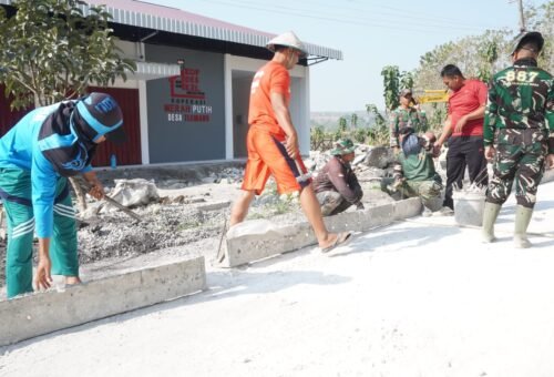 Bersinergi Membangun Jalan Desa, Kolaborasi Satgas TMMD 129 dan Masyarakat Tlemang Terus Meningkatkan Progres Pembangunan