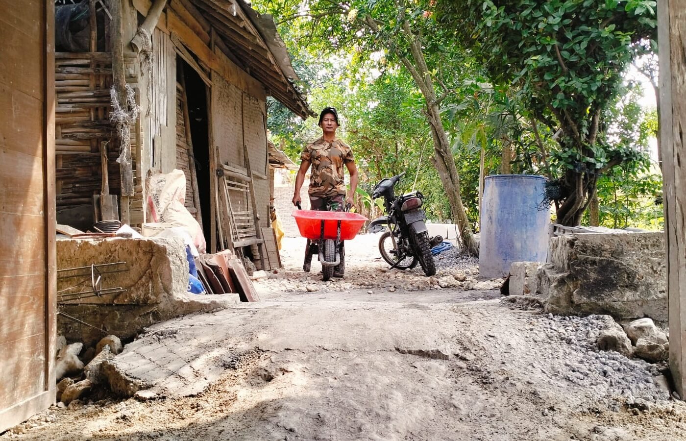 Fokus Penyelesaian RTLH, Satgas TMMD 129 Percepat Pengerjaan Rumah Ibu Sumiatun