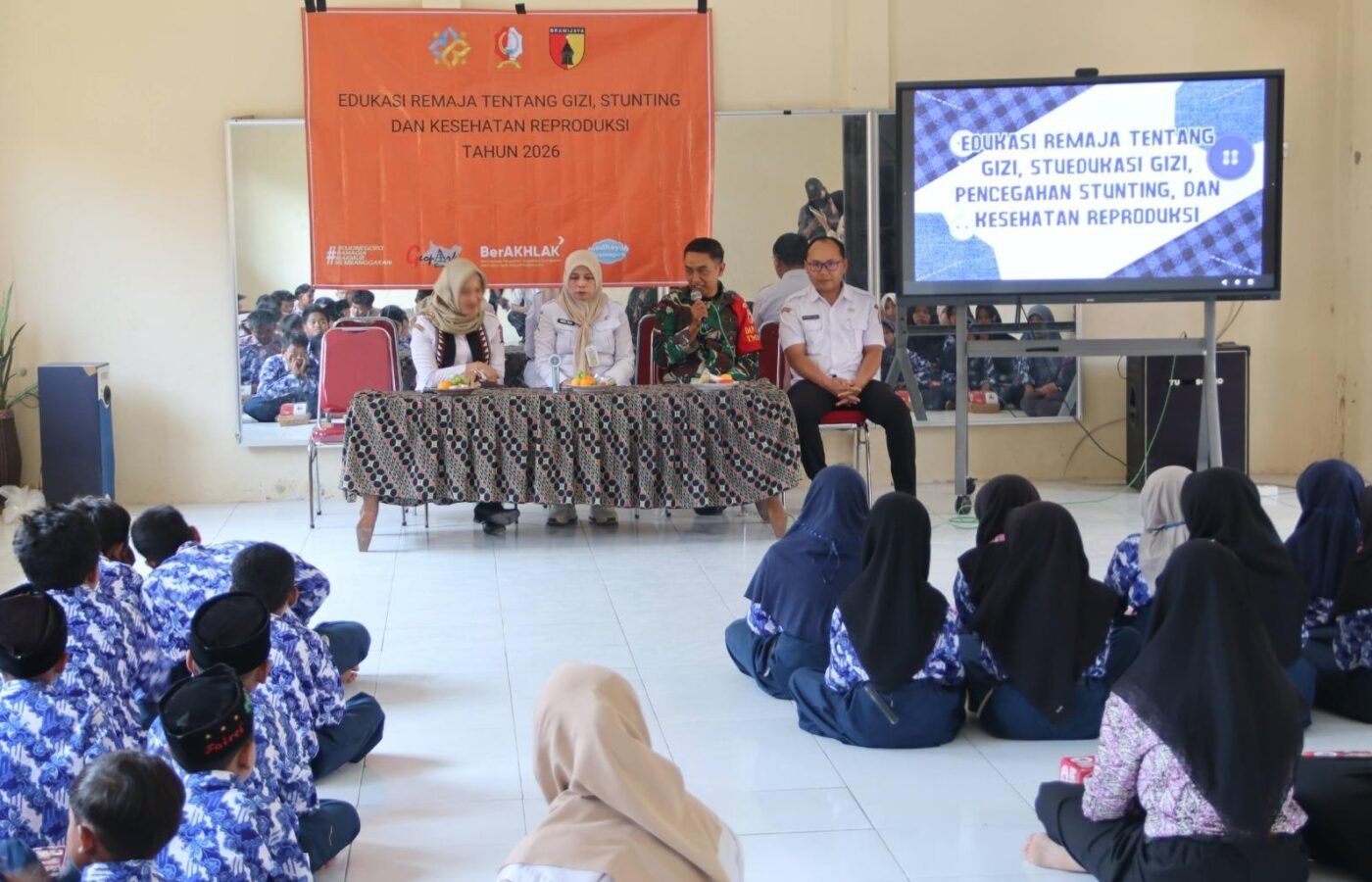 Membangun Masa Depan Sehat: Edukasi Stunting dan Kesehatan Reproduksi oleh TMMD 129 di Bojonegoro