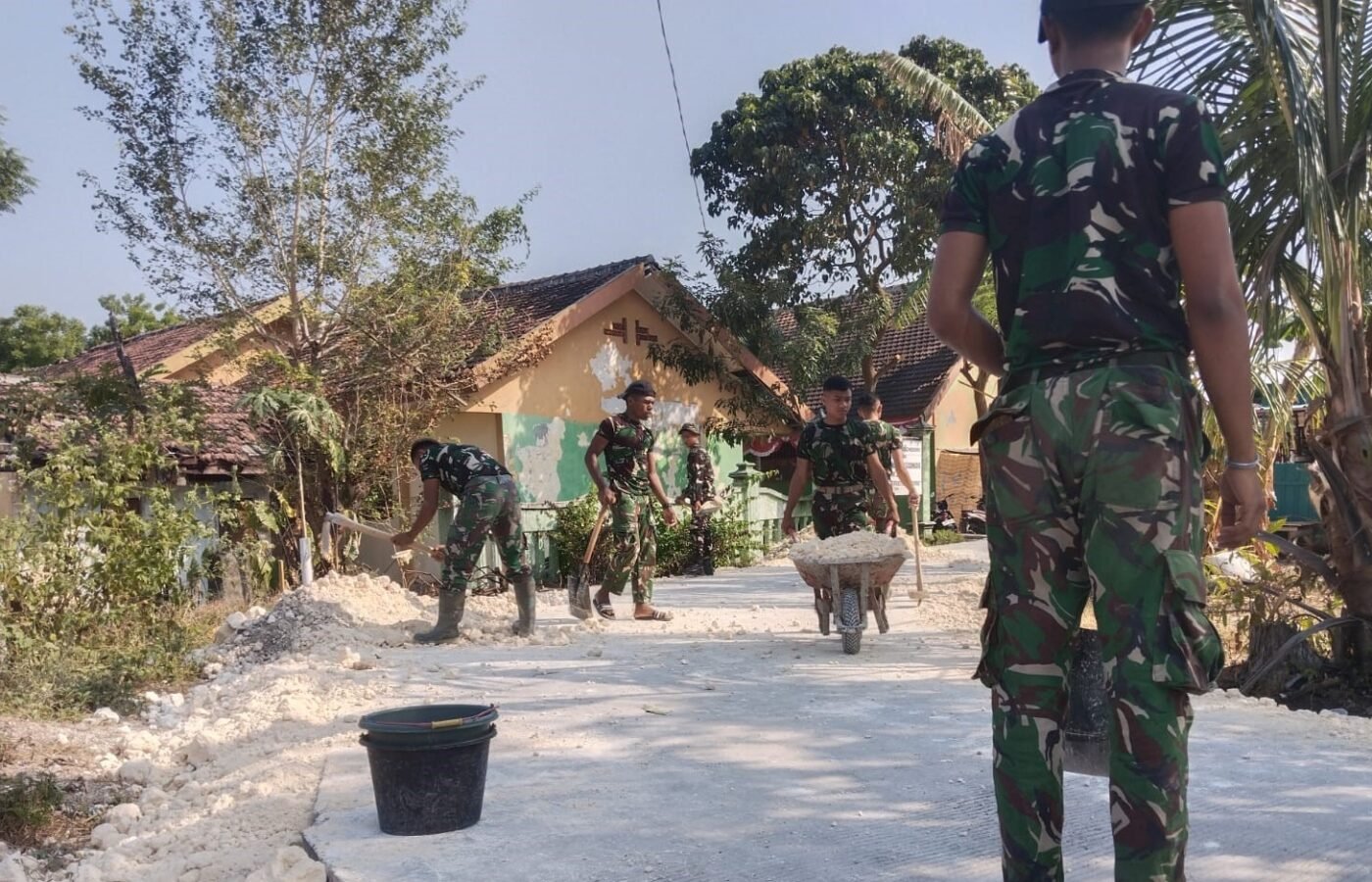 Semangat Kerja Satgas TMMD 129 Bojonegoro untuk Masyarakat Kesongo