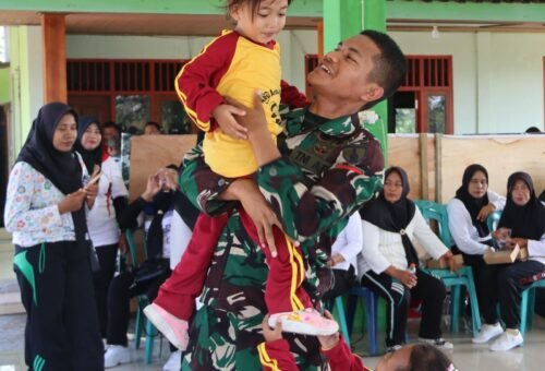 Keceriaan Anak-Anak Kesongo dan Aksi Sosial Anggota Satgas TMMD 129