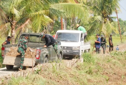 Kolaborasi Masyarakat dan TNI Tingkatkan Proses Pembangunan Jalan Desa Bandar Raya