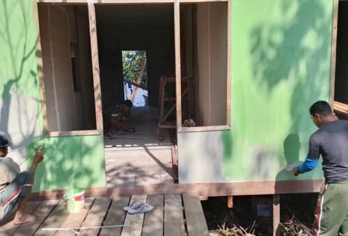 Kerja Sama Tanpa Henti, Satgas TMMD Bersama Komunitas Memperbaiki Rumah