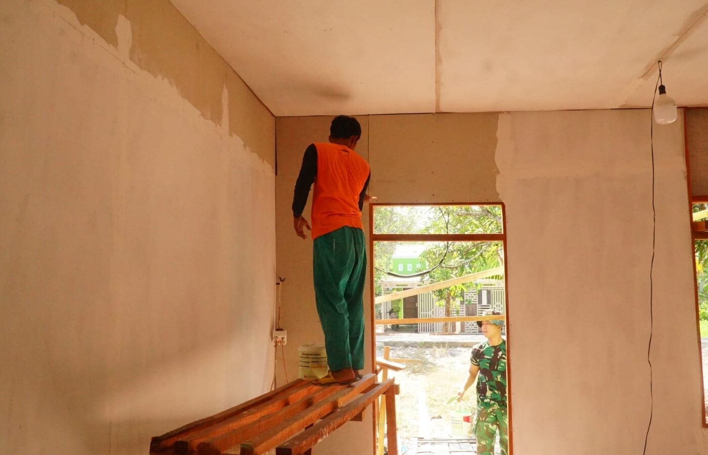 Semangat Gotong Royong Satgas TMMD dalam Mewujudkan Hunian Ideal