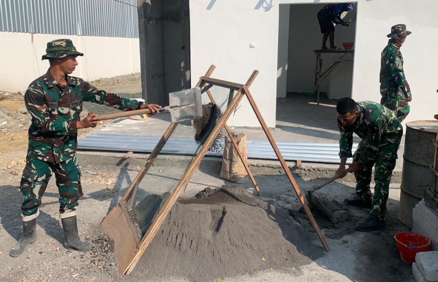 Kolaborasi Tangguh: Pembangunan Fasilitas MCK di Rest Area Kesongo