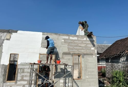 Warna Segar Mewarnai Harapan Pak Koko: TMMD 129 Bojonegoro Percepat Penyelesaian RTLH di Desa Kesongo