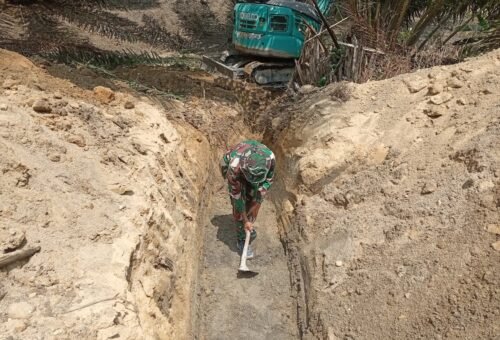 Alat Berat Turun Tangan, Satgas TMMD 129 Kodim 0413/Bangka Percepat Pemasangan Drainase Jalan