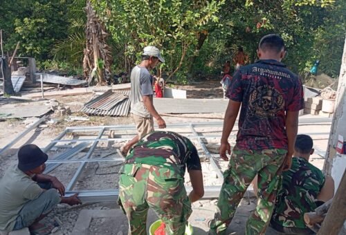Pemasangan Rangka Dapur Dipercepat, Satgas TMMD 129 Kodim 0413/Bangka Perkuat Rumah Bapak Ardiansyah