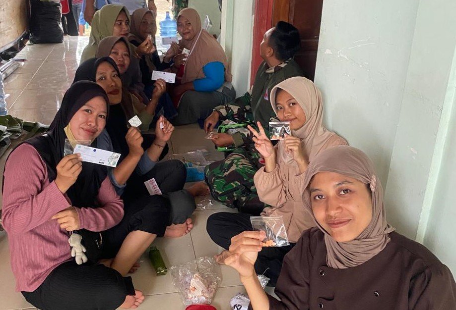 TNI Hadir Melayani Kesehatan Warga di TMMD 129 Bojonegoro