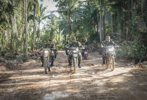 Mayjen TNI Muh. Muchidin Tinjau Proyek TMMD Ke-129 dan Berikan Bantuan Sosial di Polewali