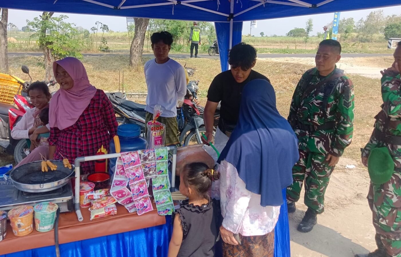 Cerita Kesegaran Es Dawet di TMMD 129 Bojonegoro: Harmoni TNI dan Masyarakat