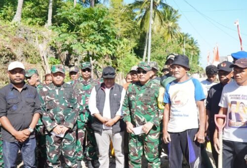 Mayjen TNI Muh. Muchidin Memantau Proyek Rabat Beton di Morowali