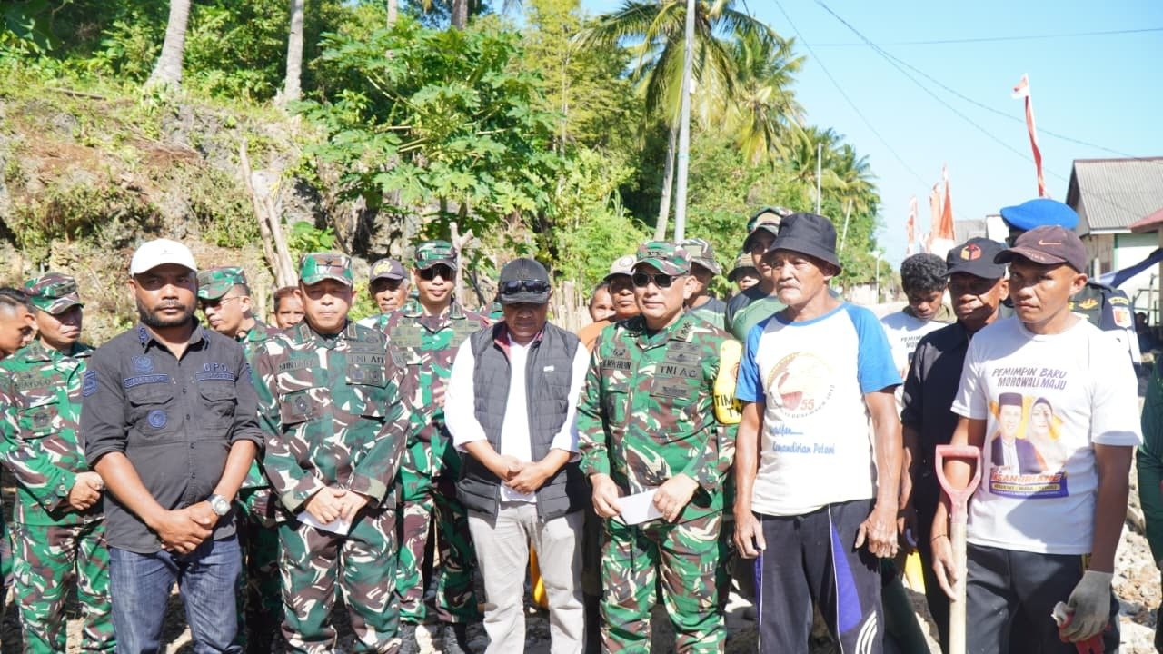 Mayjen TNI Muh. Muchidin Memantau Proyek Rabat Beton di Morowali