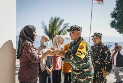 Mayjen TNI Muh. Muchidin Kunjungi Puskesmas Umbele untuk Cegah Stunting dan Berikan Bantuan Gizi