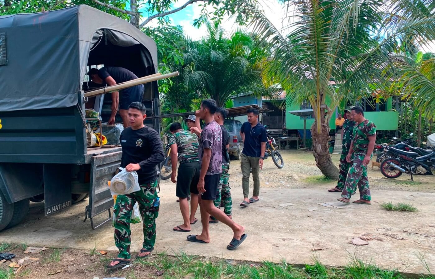 Kerjasama TNI dan Masyarakat Percepat Proses TMMD di Belatung